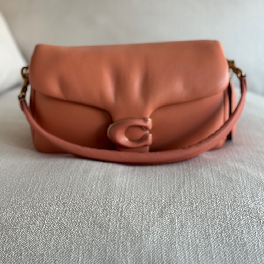 Coach Pillow Tabby 26 - light coral